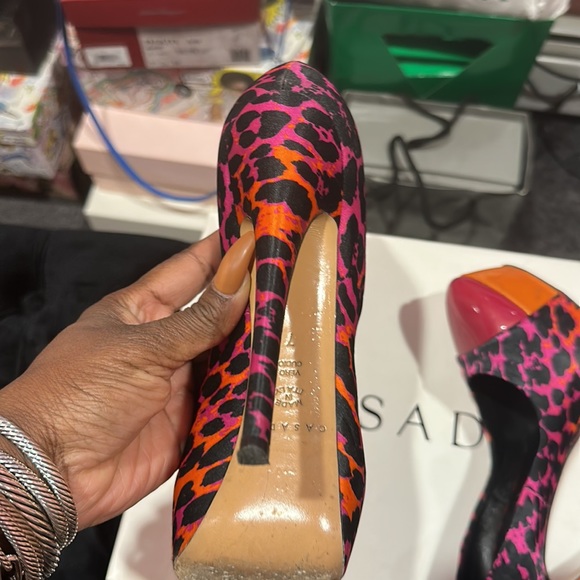Beautiful Casadei Leopard Print Pumps - Picture 5 of 9